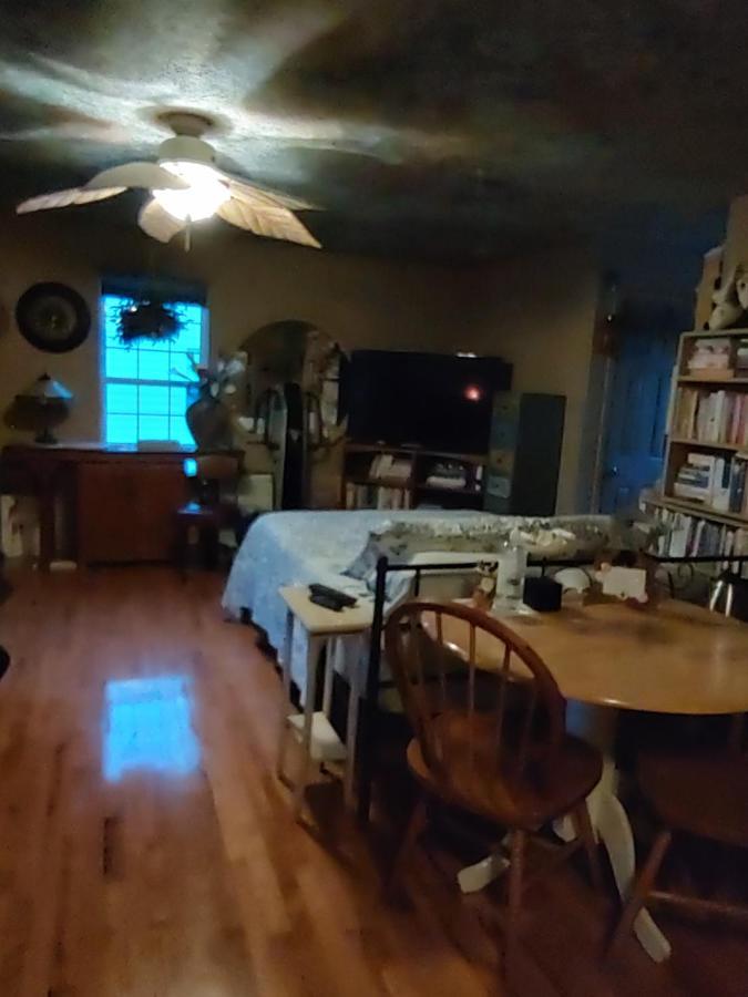 Indys Hidden Gem Apartment Indianapolis Bagian luar foto