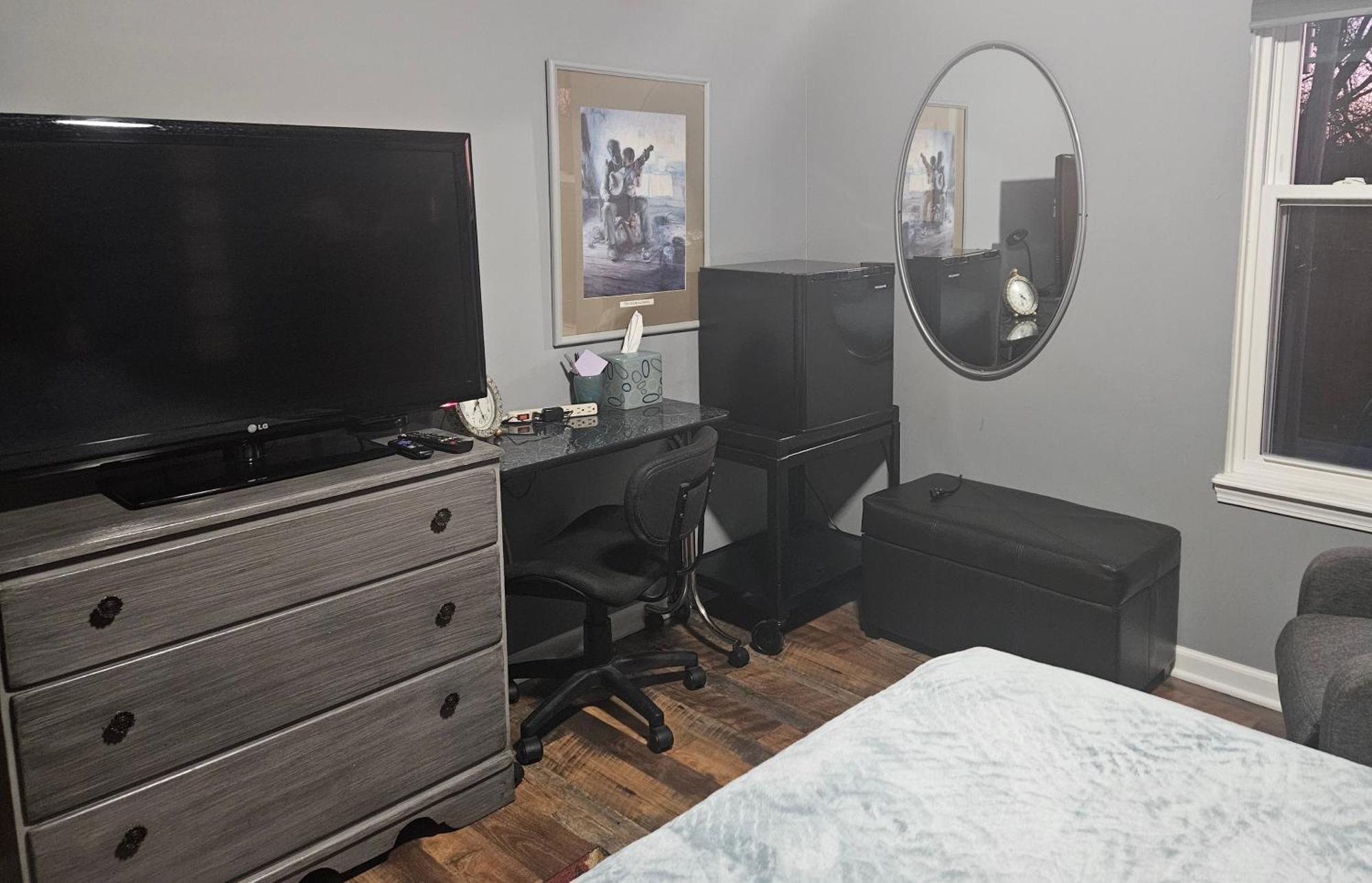 Indys Hidden Gem Apartment Indianapolis Bagian luar foto
