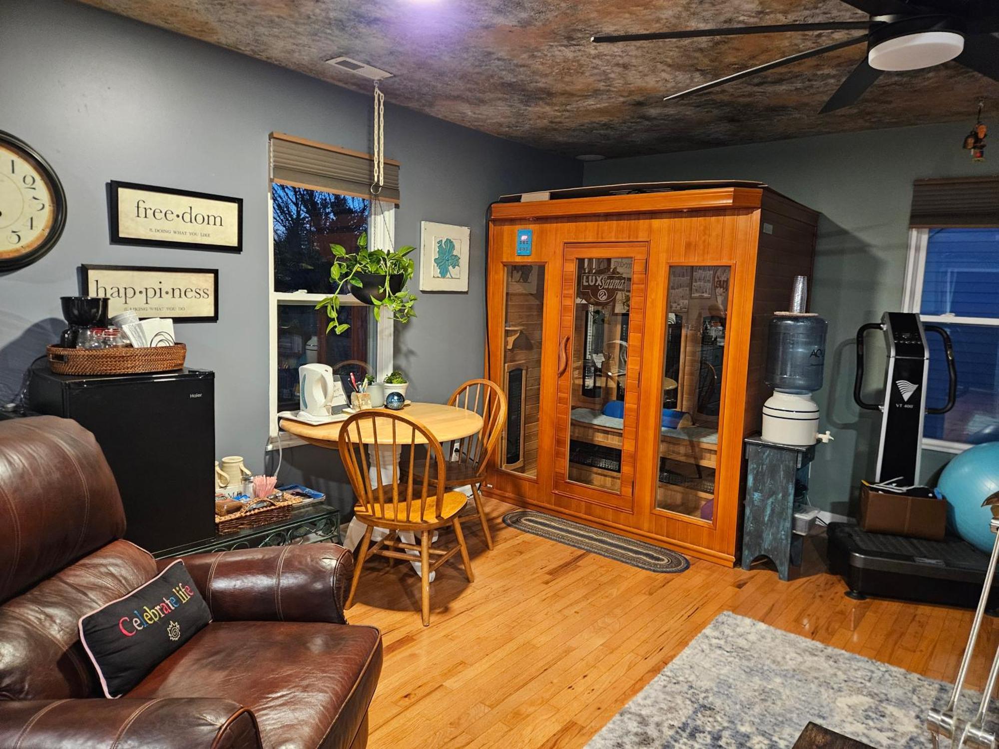 Indys Hidden Gem Apartment Indianapolis Bagian luar foto